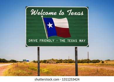 Welcome to Texas state road sign at the state border