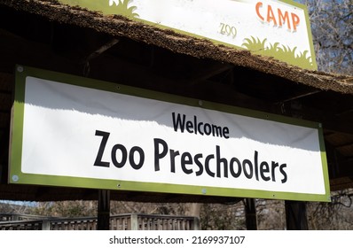Bienvenue chez les enfants du zoo qui enseignent à l'école maternelle pour des excursions dans le nord du Texas en Amérique.