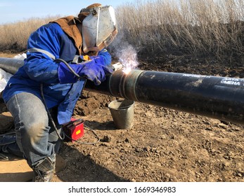 Welder On A Gas Pipeline Construction Flash Welding Pipe