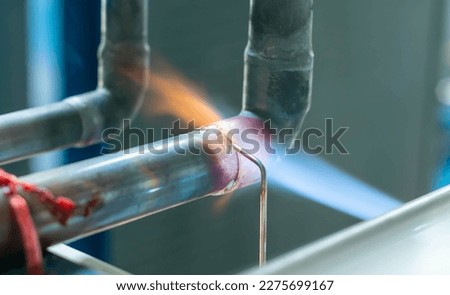 Welding of copper pipe of a methane gas pipeline or of a conditioning or water system.
