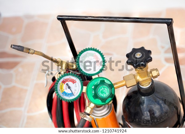 Welding Gas Cylinder Pressure Gauge Close Up Welding Equipment Acetylene Gas Cylinder Tank With 9375