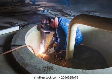 Welding Male Worker Metal Is Part In Machinery Tank Plate Bottom Sump  Oil Storage Tank Inside Confined Spaces.