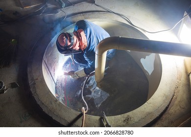 Welding Male Worker Metal Is Part In Machinery Tank Plate Bottom Sump  Oil Storage Tank Inside Confined Spaces.