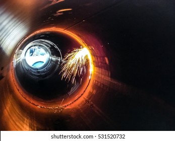 Welding seam on the pipeline. Technology of welding connections.