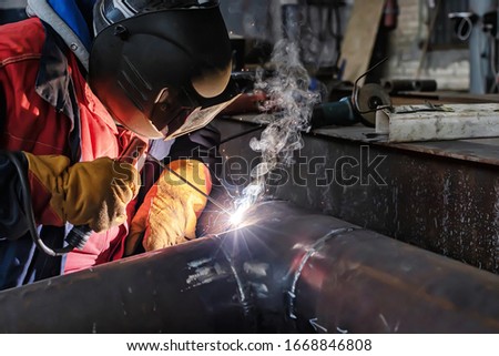 Welding work on the Assembly of components of the steel pipe by manual arc welding with coated electrodes
