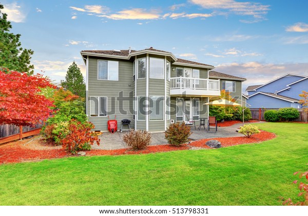 Well Kept Backyard Garden Patio Area Stock Photo Edit Now 513798331