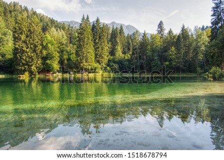 Foto Bild Beautiful cristal clear mountain lake in the alps