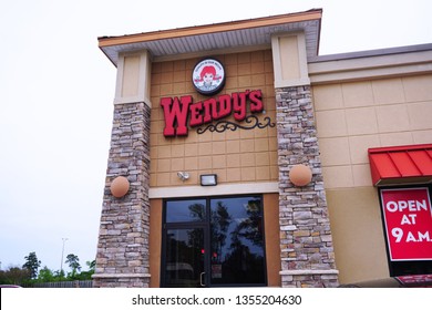                                Wendy's Willis,Texas March 31 2019, Store front with Open at 9am Sign
