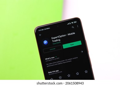 West Bangal, India - August 21, 2021 : Expert Option Logo On Phone Screen Stock Image.