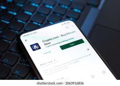 West Bangal, India - September 28, 2021 : Crypto.com Logo On Phone Screen Stock Image.