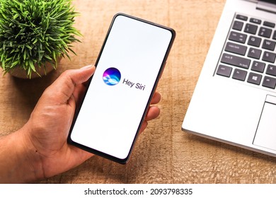 West Bangal, India - September 28, 2021 : Siri Logo On Phone Screen Stock Image.