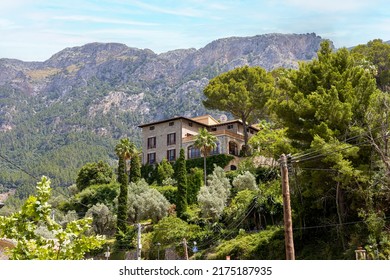 West Coast Mallorca July 2022
Vacation In Mallorca, Making A Roadtrip In West Coast Mountains, Very Winding And Narrow Street But Great Views. Great Villa On The Cliff