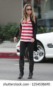 West Hollywood, CA, USA, 05-23-2007
Carmen Electra Out Shopping In A Striped Top.