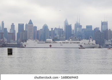 West New York, NJ / USA - March 30, 2020: The USNS Comfort Turning In The Pier In New York City 