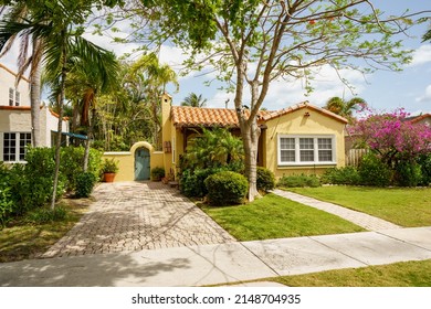 West Palm Beach, FL, USA - April 21, 2022: Photo Of A Historic Home In The Old Northwood Historic District