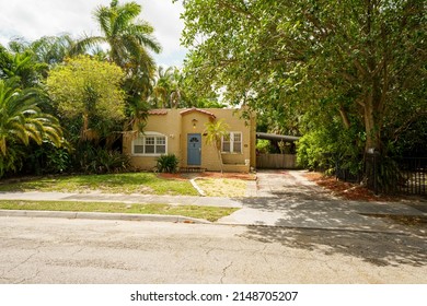 West Palm Beach, FL, USA - April 21, 2022: Photo Of A Historic Home In The Old Northwood Historic District