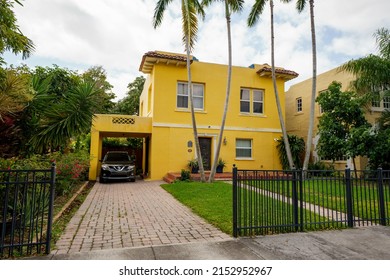 West Palm Beach, FL, USA - April 21, 2022: Photo Of A Historic Home In The Old Northwood Historic District