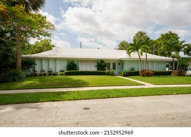 West Palm Beach, FL, USA - April 21, 2022: Photo Of A Historic Home In The Old Northwood Historic District