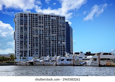 West Palm Each, FloridaUSA - April 28, 2021:  Attractive Yachts In A Marina In Downtown West Palm Beach, Florida Adds To The Beauty Of The Skyline And Outdoor Lifestyle.