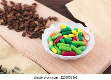 Western Medicine Capsules And Chinese Herbal Medicines