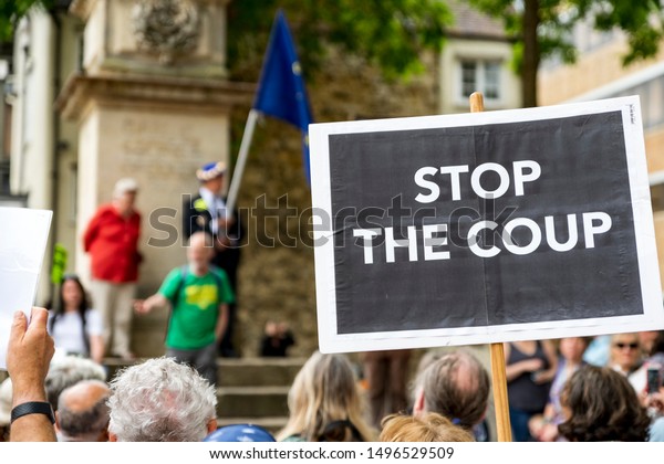 Westgate Shopping Center, Oxford Oxfordshire UK.\
08/31/2019. Anti Brexit and Proroguing of British Parliament\
protest on the streets of Oxford. Speakers address crowds of\
demonstrators carrying\
signs.