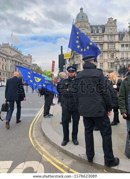 WESTMINSTER, LONDON, UNITED\
KINGDOM. OCTOBER 30 2019. British police next to EU supporters at\
Parliament.