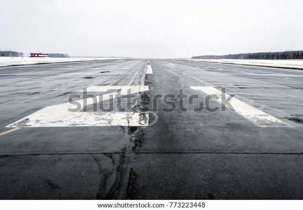 Wet to the\
airport in cloudy weather in\
winter