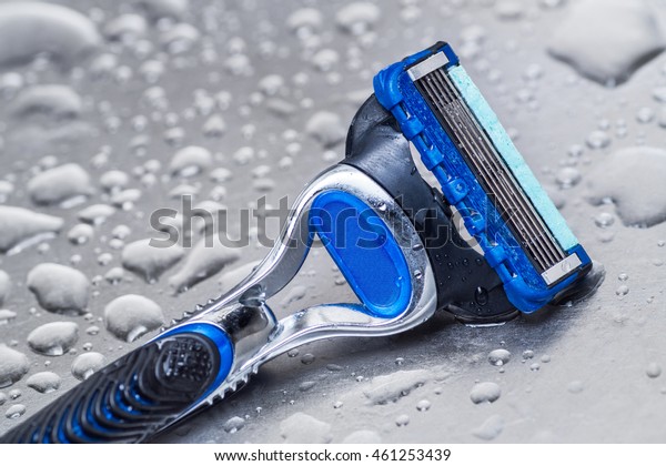 wet disposable razor\
isolated.closeup