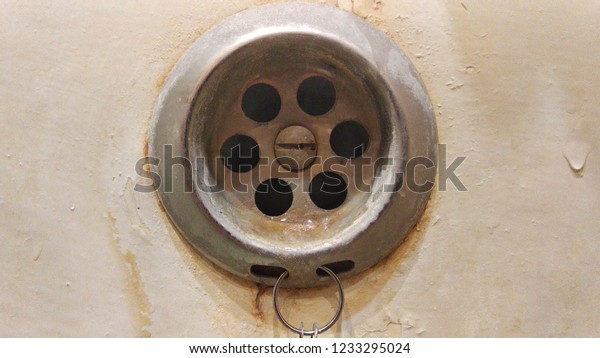 Wet metal water
sink