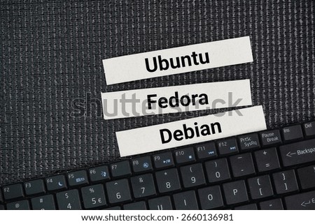 What are the 3 major Linux distributions? The three major Linux distributions are Ubuntu, Fedora, and Debian word.