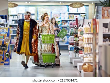 What say ye to this brand, my lady. A king and queen browsing in a supermarket.