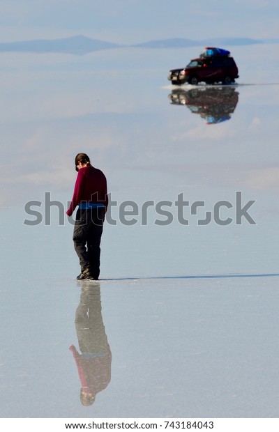 What are\
you thinking of, Uyuni salt lake,\
Bolivia