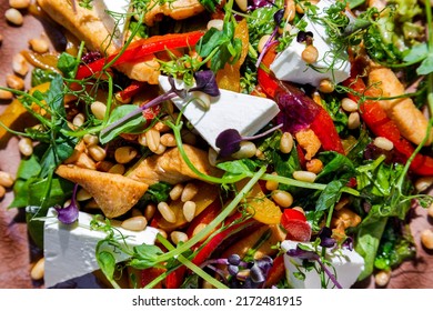 Wheat With Fried Chicken, Pea Sprouts, Pepper, Cheese, Basil And Mung Bean Salad In A Plate