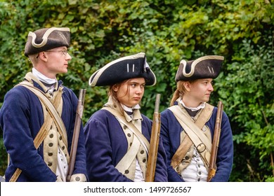 WHEATON, IL/USA - SEPT. 7, 2019: Three Young Continental Soldiers In Uniform, A Man And Two Women, Watch Fifers (off Camera) Perform At A Reenactment Of The American Revolutionary War (1775-1783).