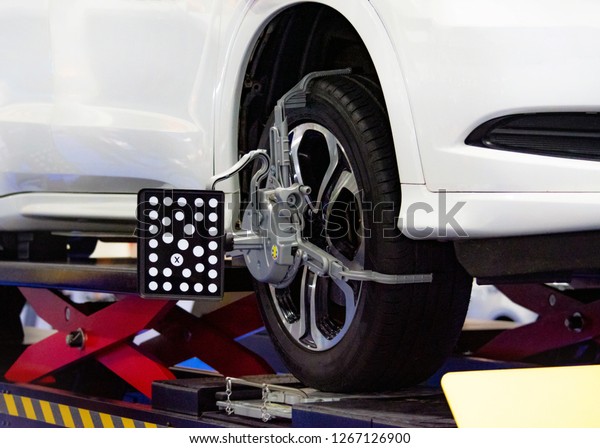 wheel alignment, Automobile service for fixing,\
car service in the garage