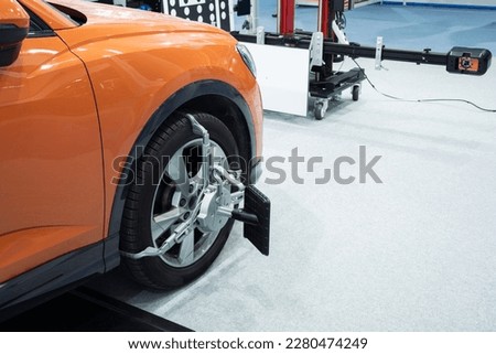 Wheel alignment in car service