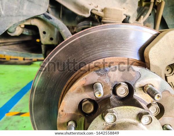 Wheel arches of cars, disc brakes, wheels with\
calipers at service\
stations