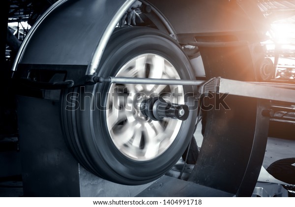Wheel\
balancing machine for car tire repair\
service