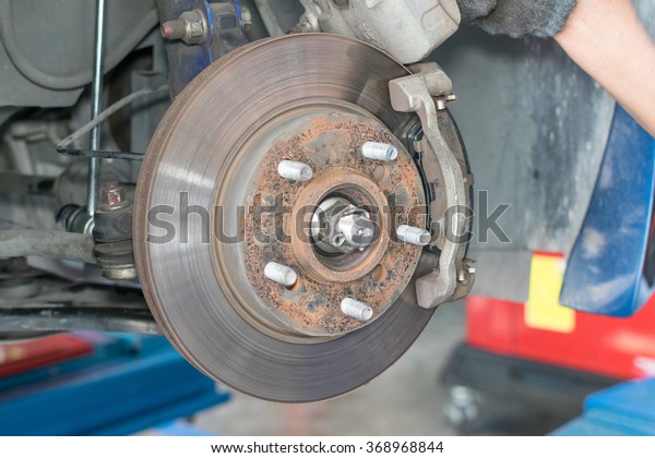 Wheel hub and car disk brake for suspension
maintenance in the garage