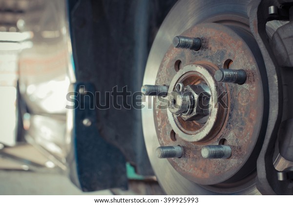 Wheel hub and car disk brake for\
suspension maintenance in the garage , process in vintage\
style