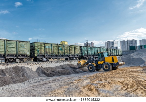 Wheel loader picks gravel in the\
bucket. Work on a flyover for unloading railway freight cars.\
Transportation of inert materials for concrete\
production.