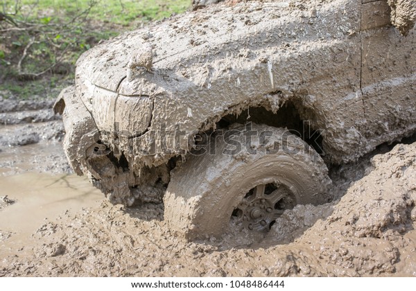 The wheel is stuck in the dirt, motor racing,\
tire testing