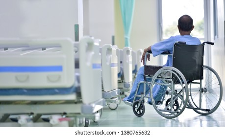 Wheelchairs closed, along with the old man, sad seats, see the hospital, medical concepts and technology in health care. - Powered by Shutterstock