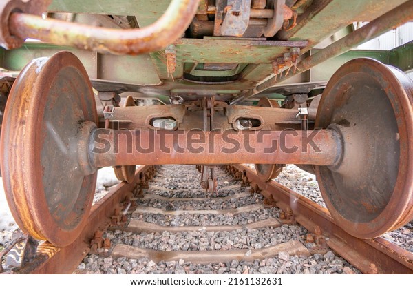 The\
wheels of the railway cars are in poor\
condition.