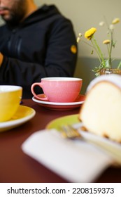 While drinking coffee at the cafe, clemon cake