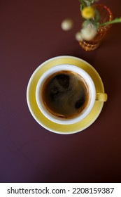 While drinking coffee at the cafe, clemon cake