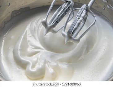 Whipped Egg White With Sugar For Cream