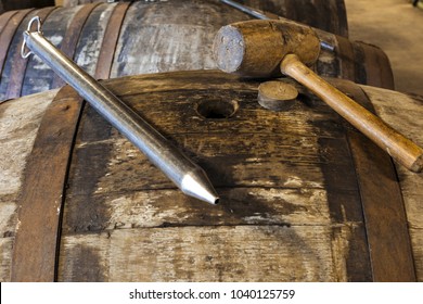 WEISS THIEF ODER VALINCH. Wird als Pipette vom Hauptbrenner verwendet, um eine Probe Whisky aus einem Fass für Probenahme oder Qualitätskontrolle zu extrahieren. Es wird durch das Bungloch in den Lauf eingeführt