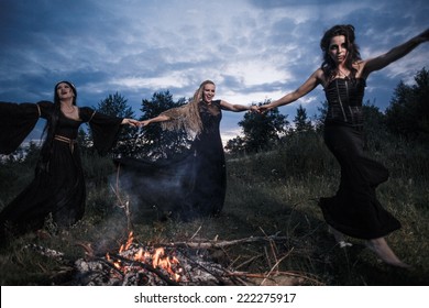 Whitches Coven. Dark Night. Fire