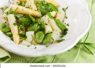 White asparagus salad with broad beans